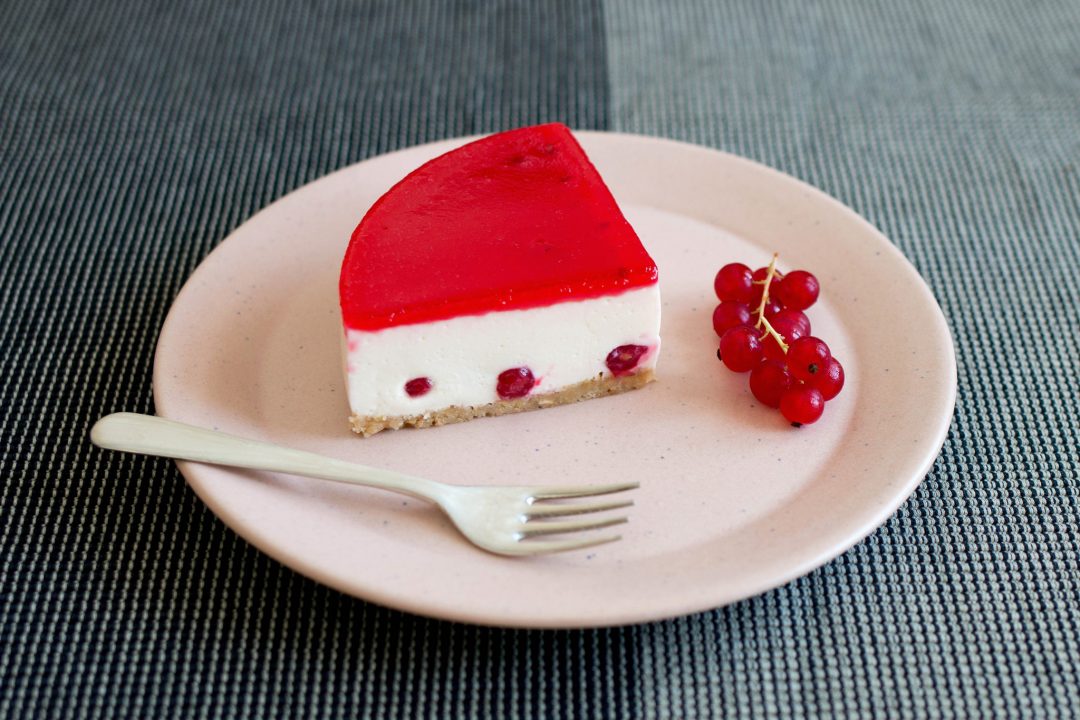 Frischkäsetorte mit Johannisbeeren